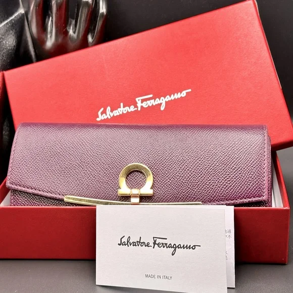 SALVATORE FERRAGAMO GANCINI CONTINENTAL WALLET - Picture 1 of 10